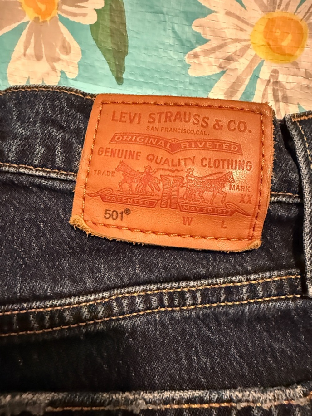 Levi's Dark Blue Denim Jeans with Brown Leather Patch. S112 - Picture 3 of 5